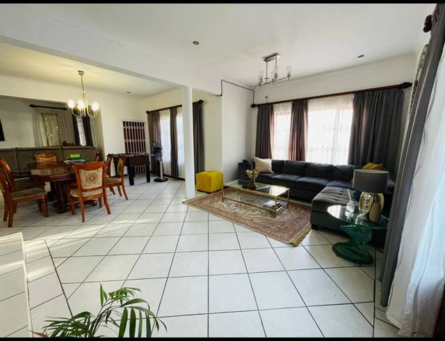 4 BEDROOM FREEHOLD FOR SALE IN FOURWAYS